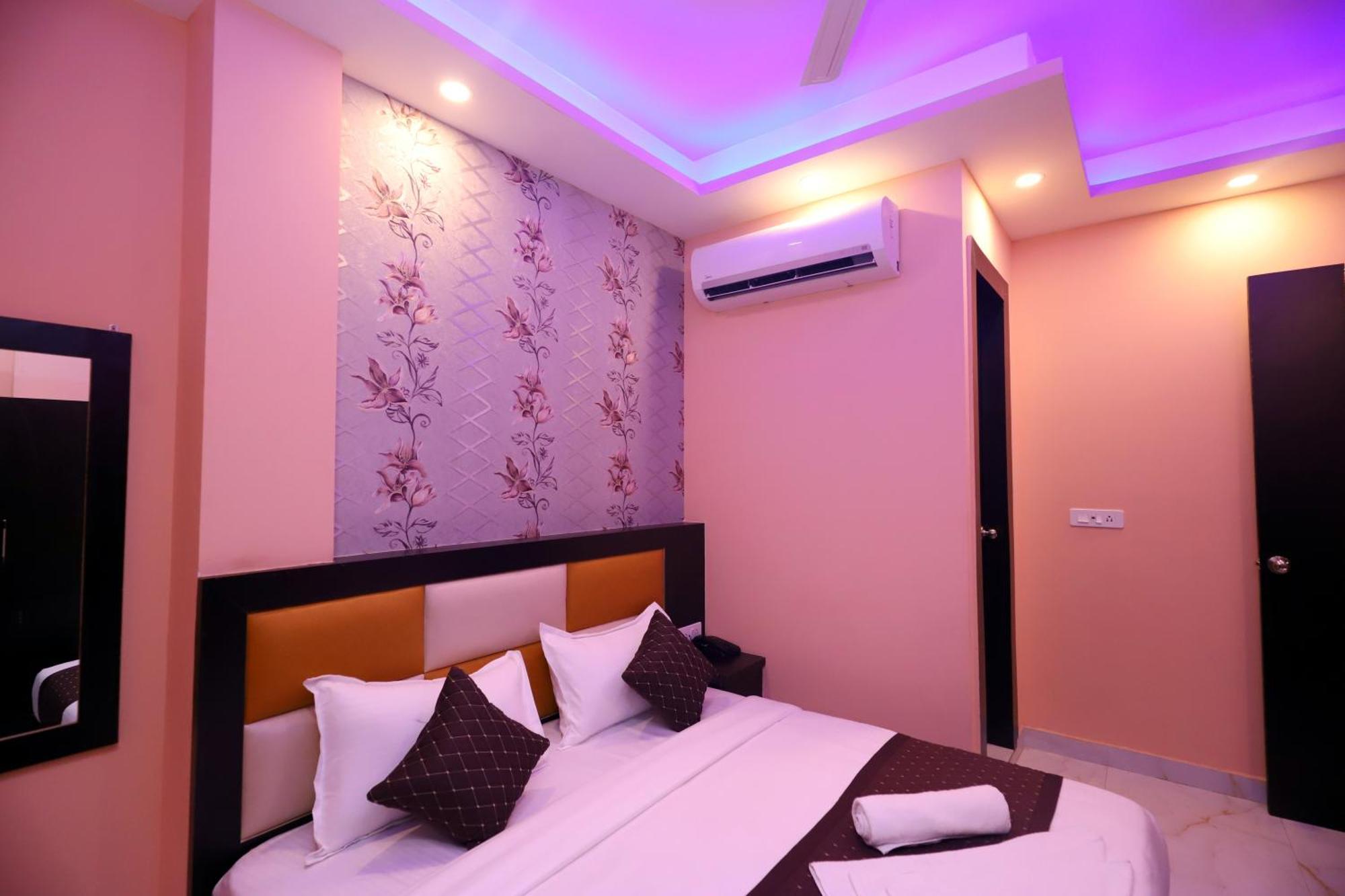 Suites Admiral Delhi Airport Нью-Дели Экстерьер фото