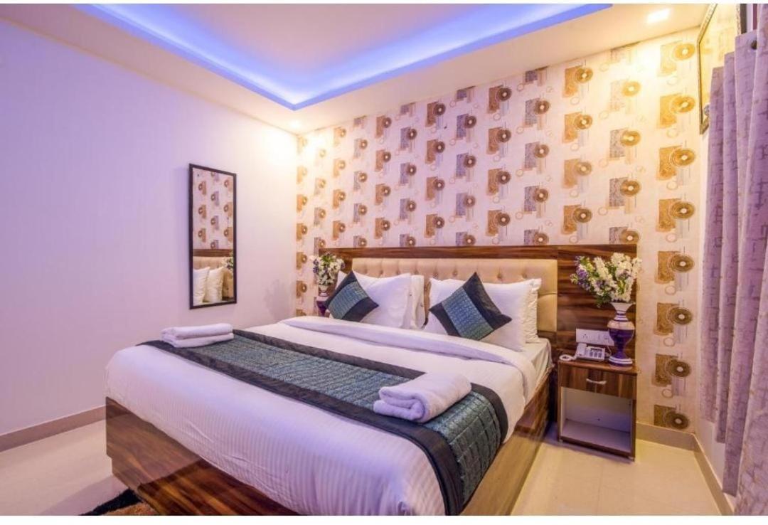 Suites Admiral Delhi Airport Нью-Дели Экстерьер фото